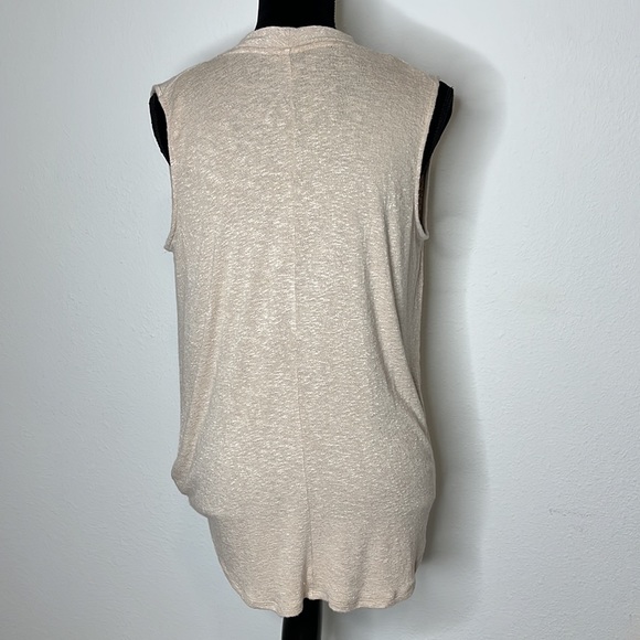 Anthropology Akemi & Kin size small tan sleeveless blouse. Excellent pre-loved - Picture 3 of 4